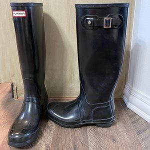 Black Tall Hunter rain boots